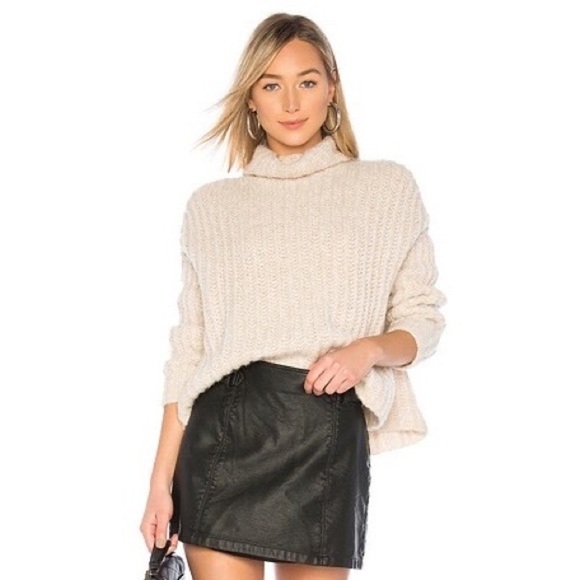 FREE PEOPLE | Fluffy Fox Boxy Chunky Knit Turtleneck Sweater in Pearl | Sz XS - Picture 15 of 15